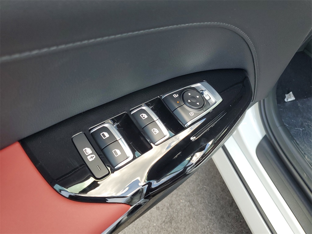 Vehicle image 24 of 30