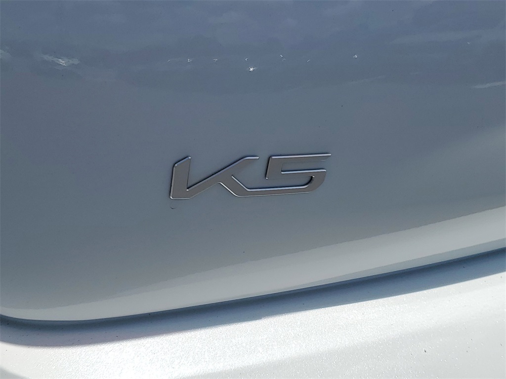 Vehicle image 27 of 30