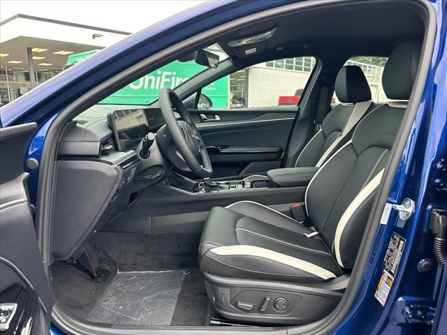 Vehicle image 8 of 29