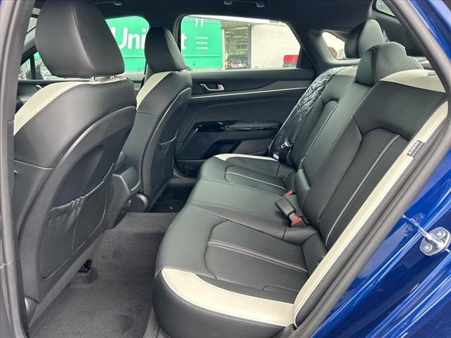 Vehicle image 25 of 29