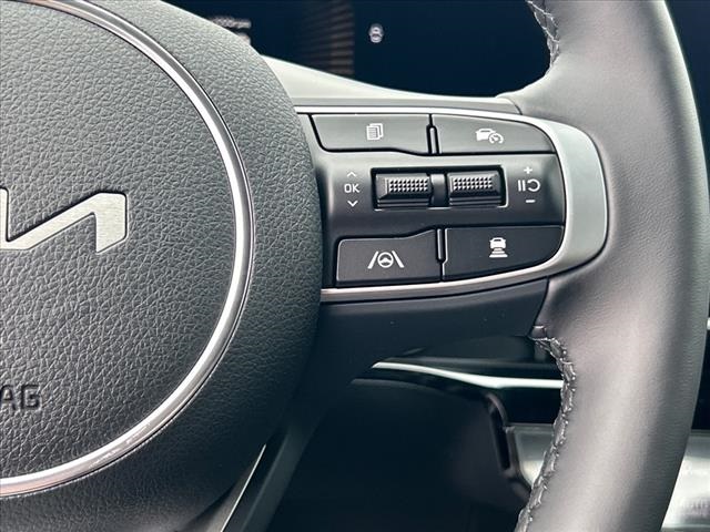 Vehicle image 21 of 29