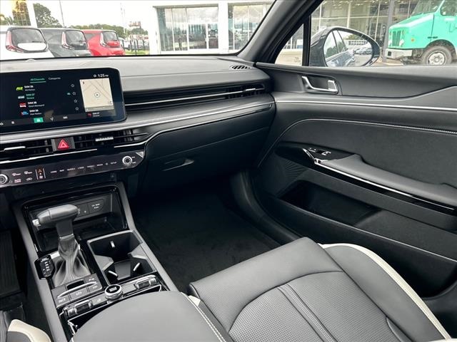 Vehicle image 27 of 29