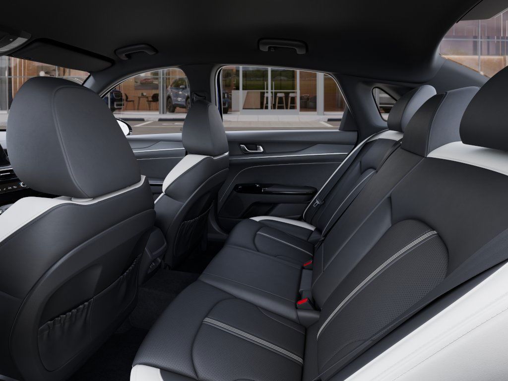 Vehicle image 18 of 27