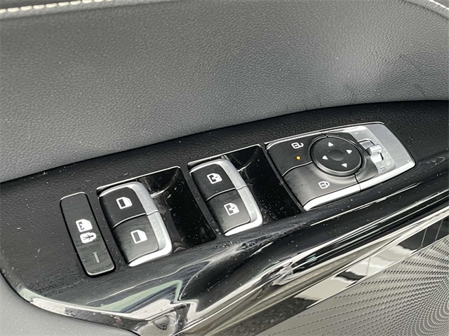 Vehicle image 26 of 37