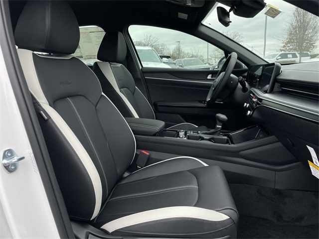 Vehicle image 20 of 37