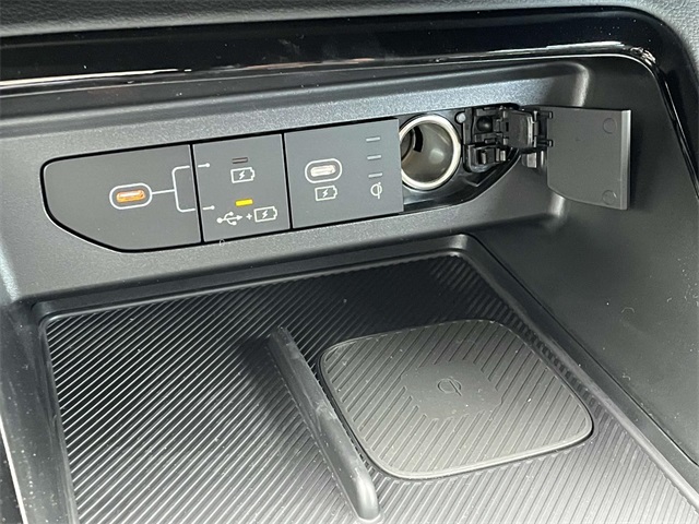 Vehicle image 35 of 37