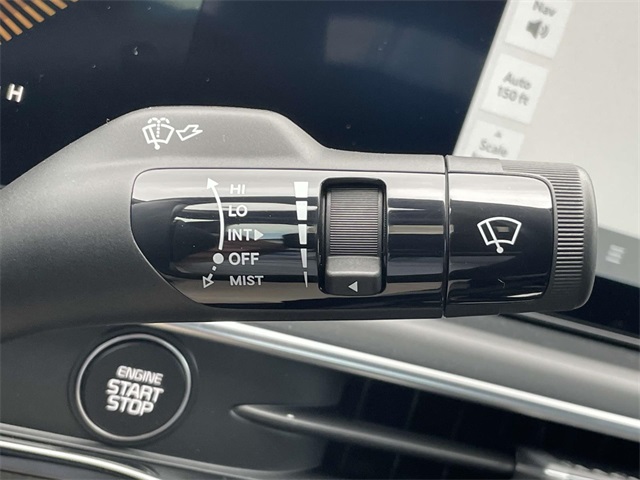 Vehicle image 32 of 37