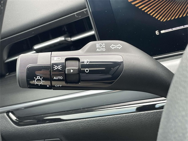 Vehicle image 31 of 37