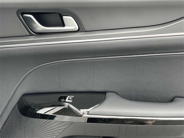 Vehicle image 22 of 37