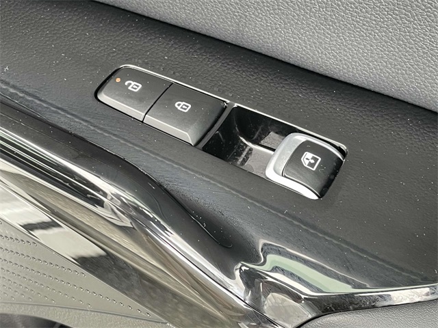 Vehicle image 19 of 37
