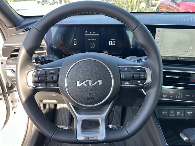 Vehicle image 11 of 25