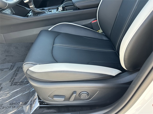 Vehicle image 24 of 25