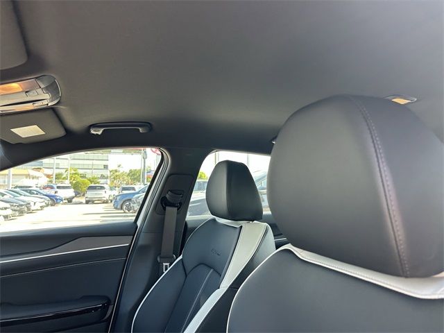 Vehicle image 7 of 25