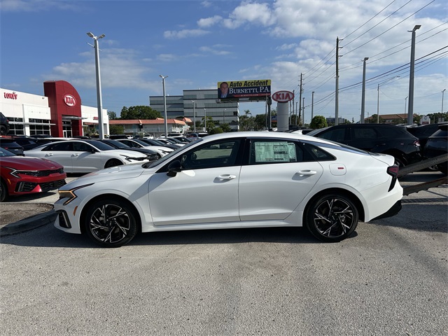 Vehicle image 4 of 25