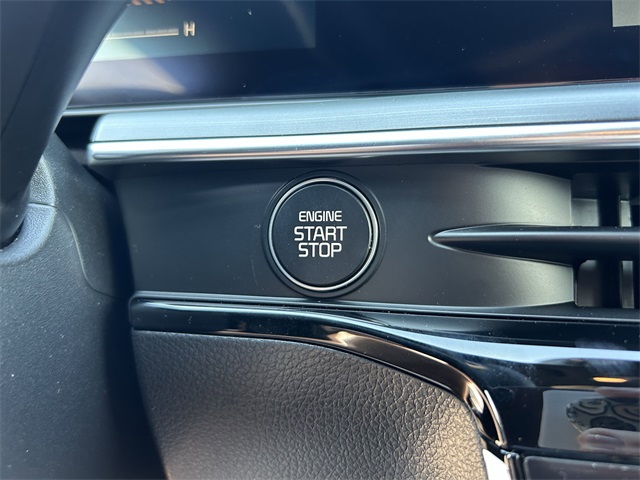 Vehicle image 16 of 25