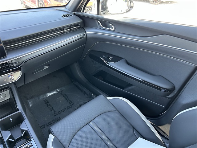 Vehicle image 21 of 25