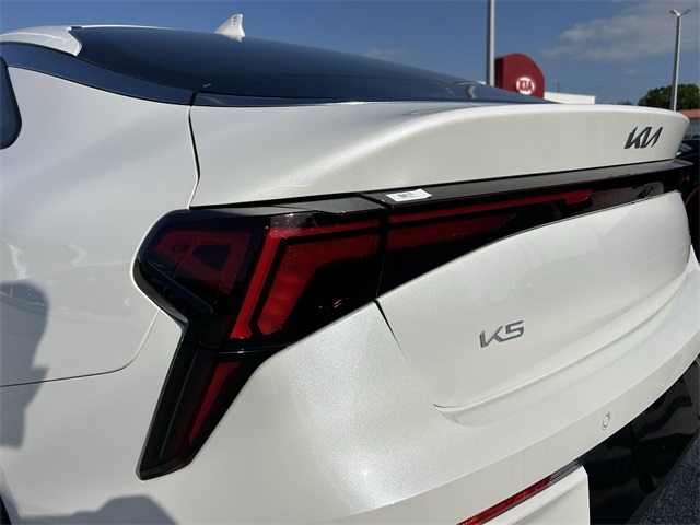 Vehicle image 22 of 25