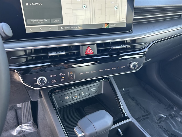Vehicle image 23 of 25
