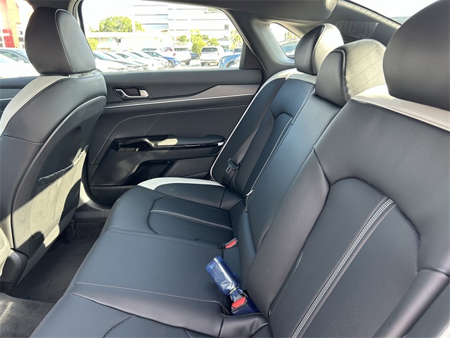 Vehicle image 6 of 25