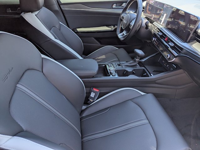 Vehicle image 12 of 31
