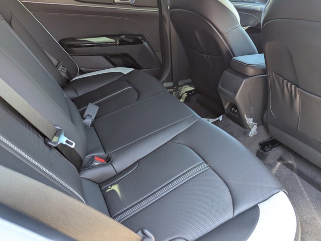Vehicle image 10 of 31