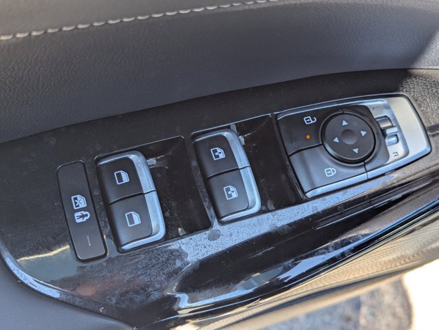 Vehicle image 22 of 31