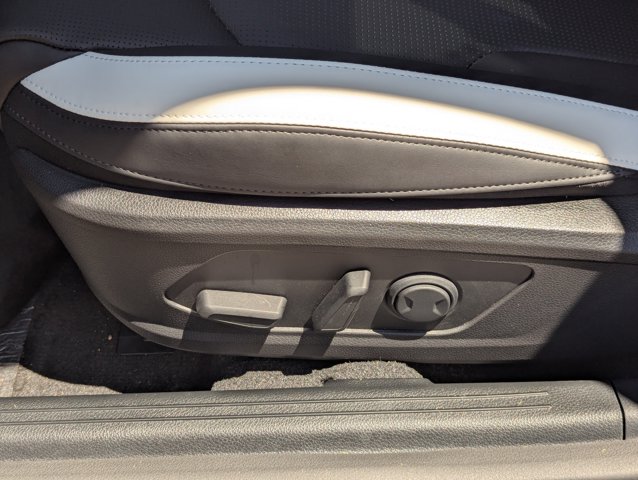 Vehicle image 28 of 31
