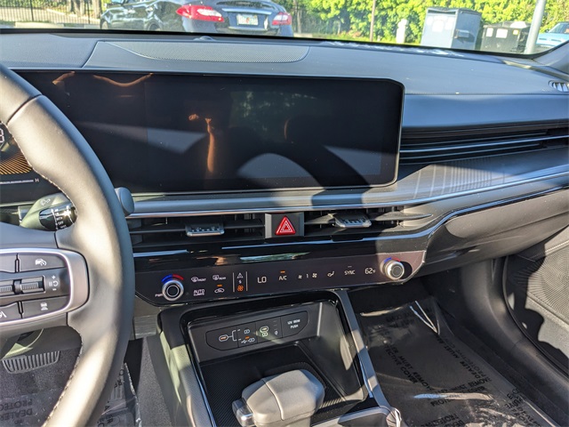 Vehicle image 27 of 28