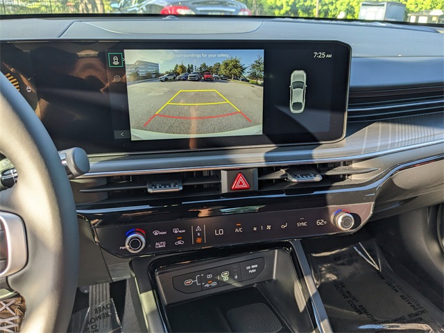 Vehicle image 14 of 28