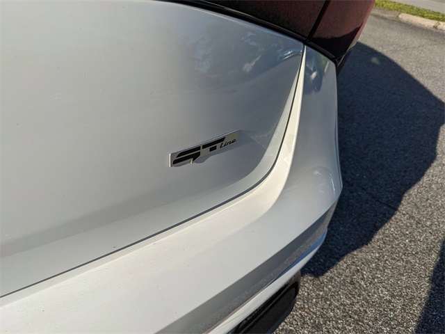 Vehicle image 22 of 28