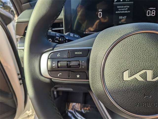 Vehicle image 11 of 28