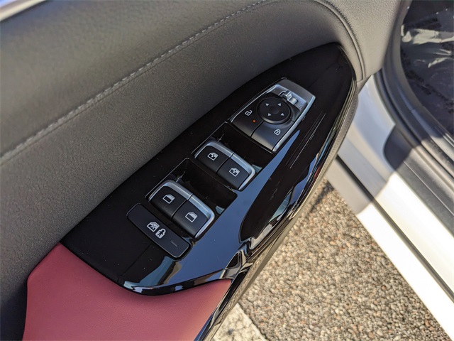 Vehicle image 17 of 28