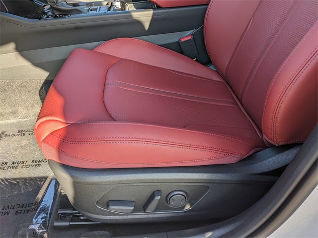 Vehicle image 26 of 28
