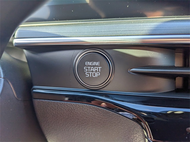 Vehicle image 25 of 28