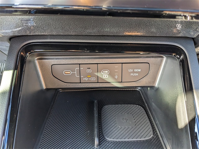 Vehicle image 20 of 28