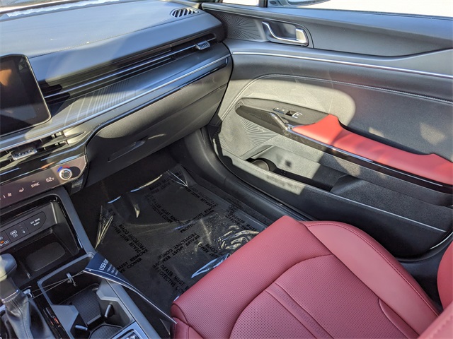 Vehicle image 21 of 28