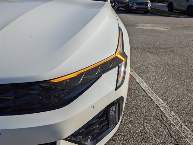 Vehicle image 16 of 28