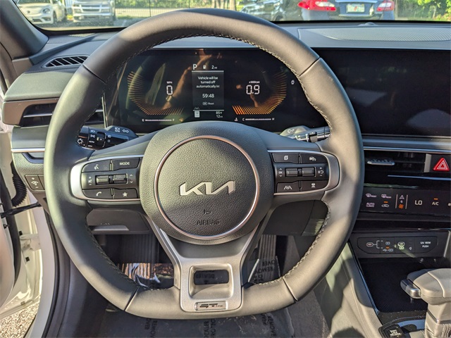 Vehicle image 19 of 28