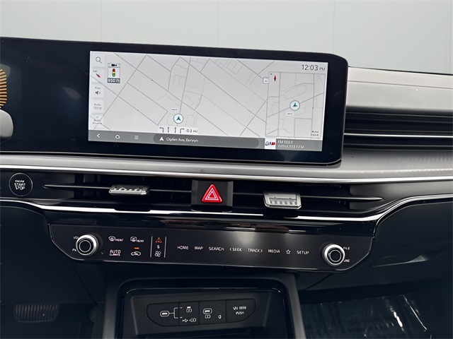 Vehicle image 16 of 18