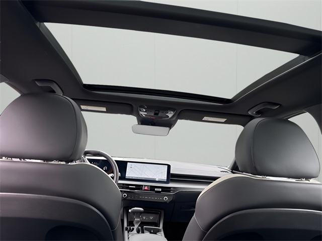 Vehicle image 14 of 18