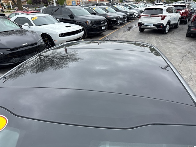 Vehicle image 9 of 18