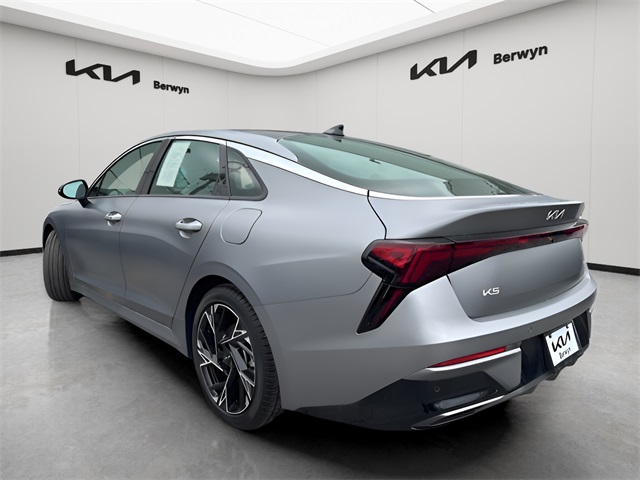 Vehicle image 8 of 18