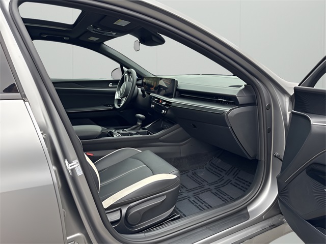 Vehicle image 10 of 18