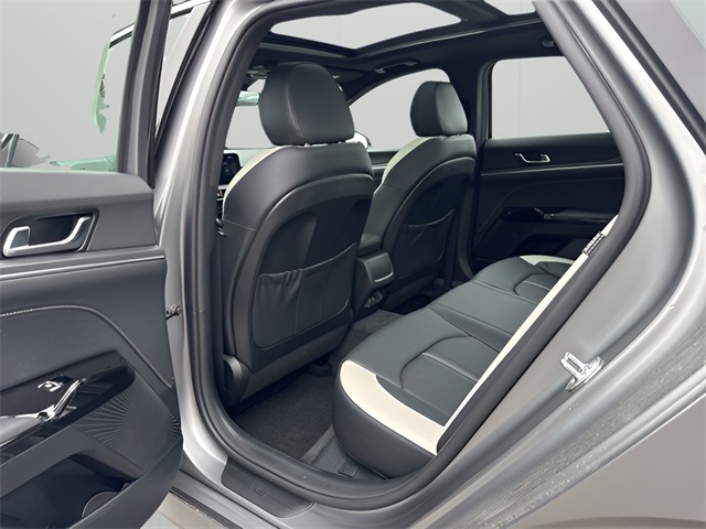 Vehicle image 12 of 18