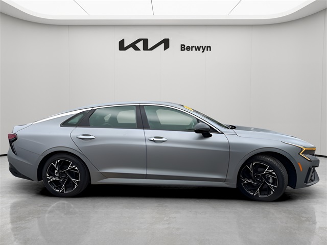 Vehicle image 7 of 18