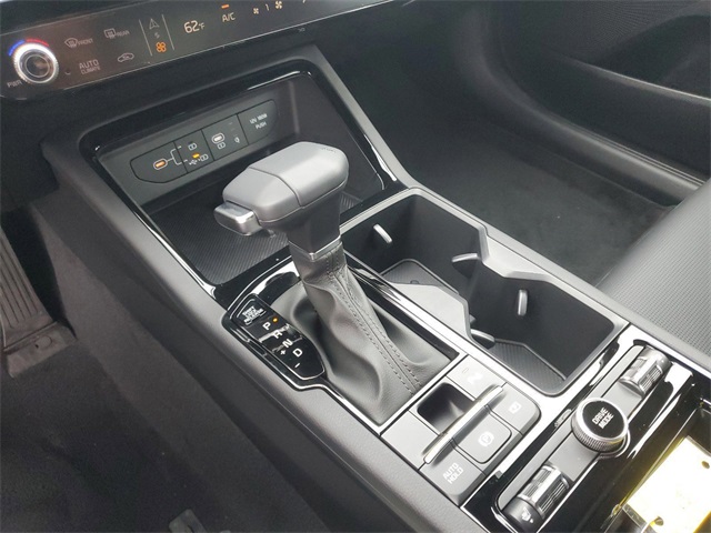 Vehicle image 18 of 28