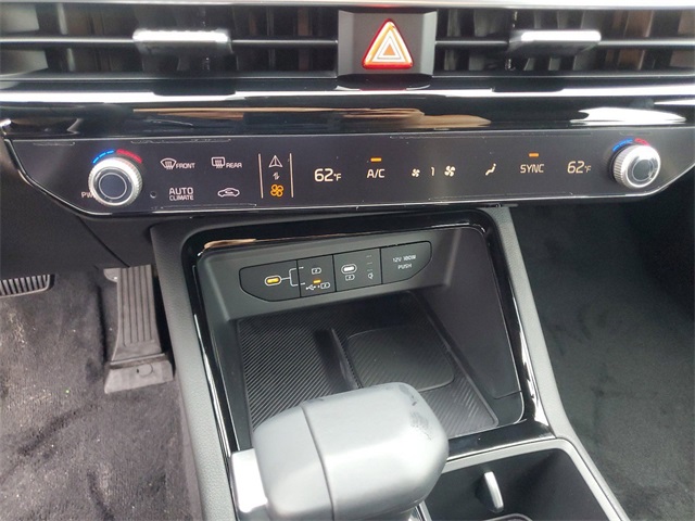 Vehicle image 17 of 28