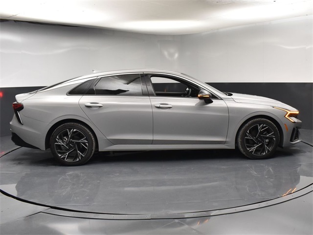 Vehicle image 11 of 49
