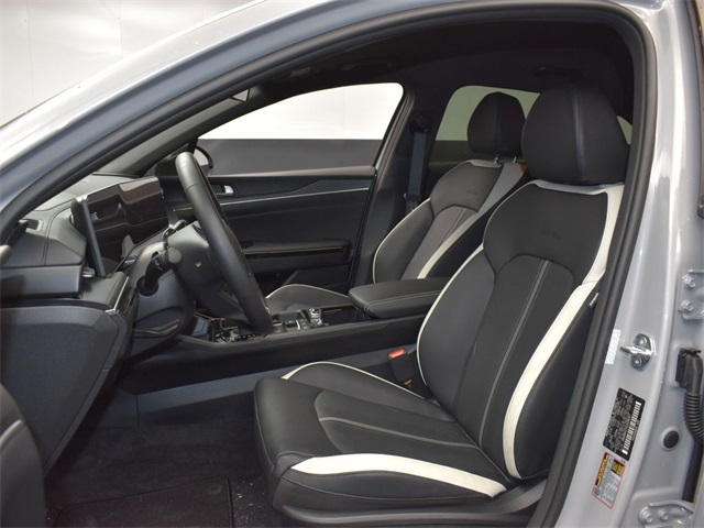 Vehicle image 26 of 49