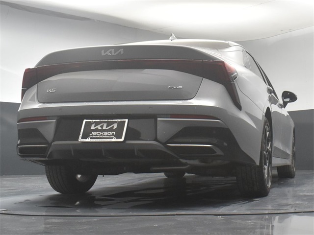 Vehicle image 17 of 49